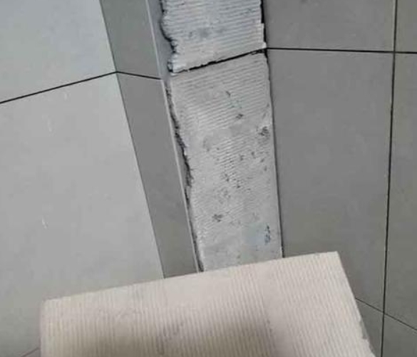 陆丰瓷砖空鼓维修公司分享下厨房瓷砖脱落的补救措施。